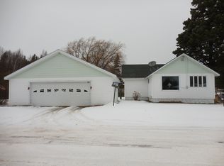 2684 Jones Rd, Gulliver, MI 49840