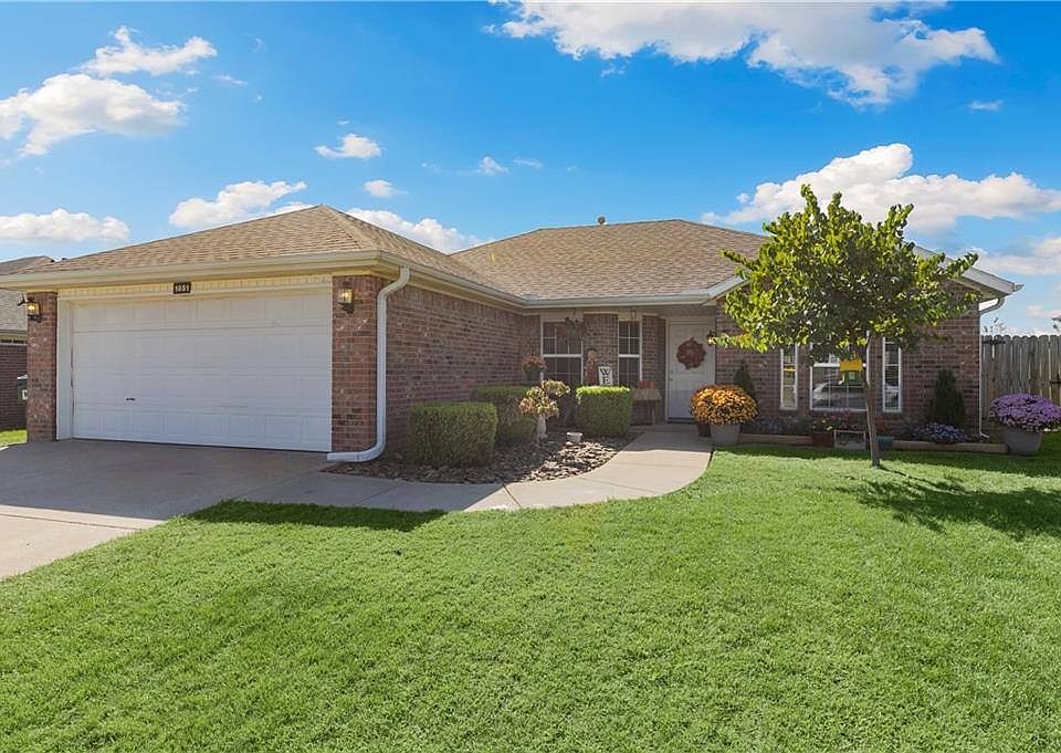 1st image of 1051 Applewood Cir