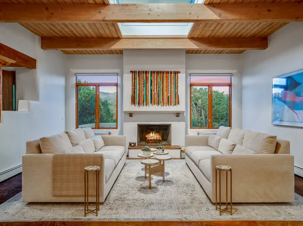 320 Pinos Verdes St, Santa Fe, NM 87501