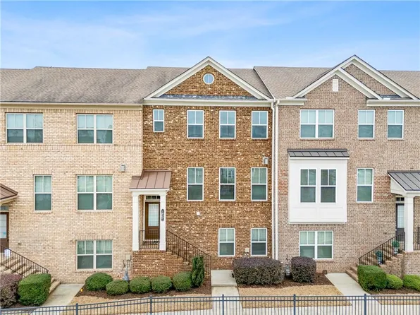 656 Sunset Park Dr, Suwanee, GA 30024