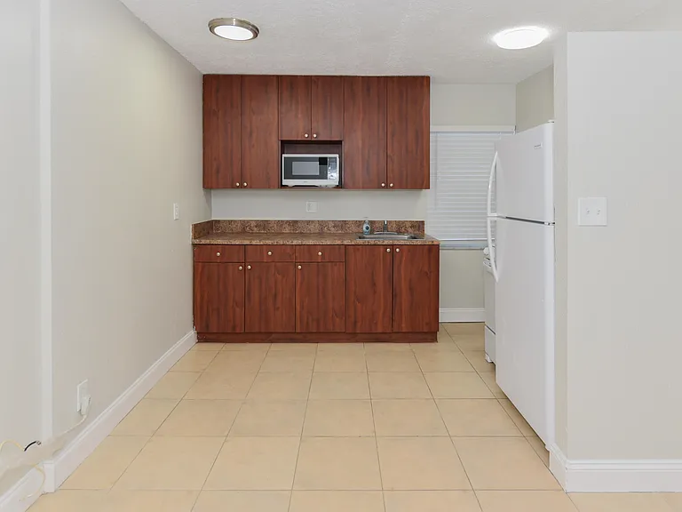 605 N Federal Hwy #8 — Photo 4
