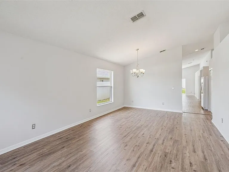 622 Delancey Dr — Photo 3