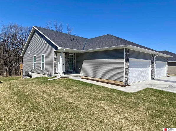 6481 Maple View Ct, Lincoln, NE 68512
