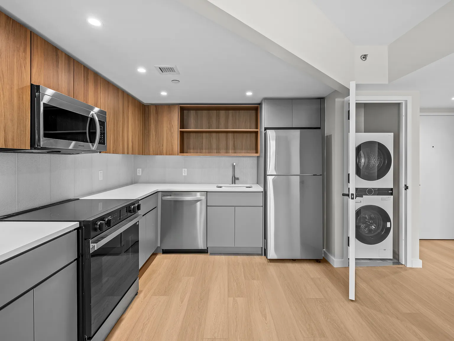 2905 West 17th Street — Photo 4
