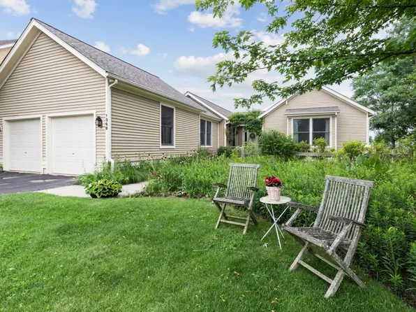 1369 Calamus Ln, Grayslake, IL 60030