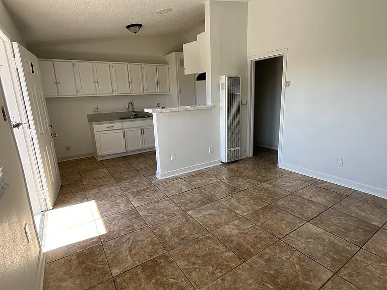 715 W Century Blvd #2 — Photo 6