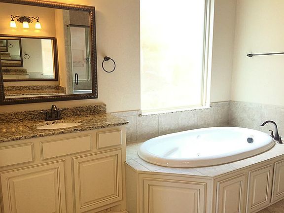 4th image of 919 Pine Knoll Ct