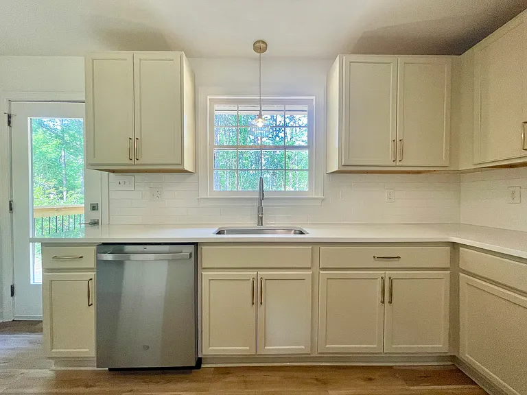 413 Hoff Ave — Photo 4