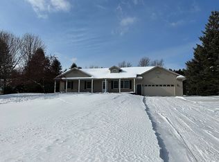 2777 Old Barn Rd, Traverse City, MI 49685