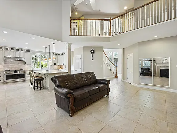 10700 Hastings Ln — Photo 6