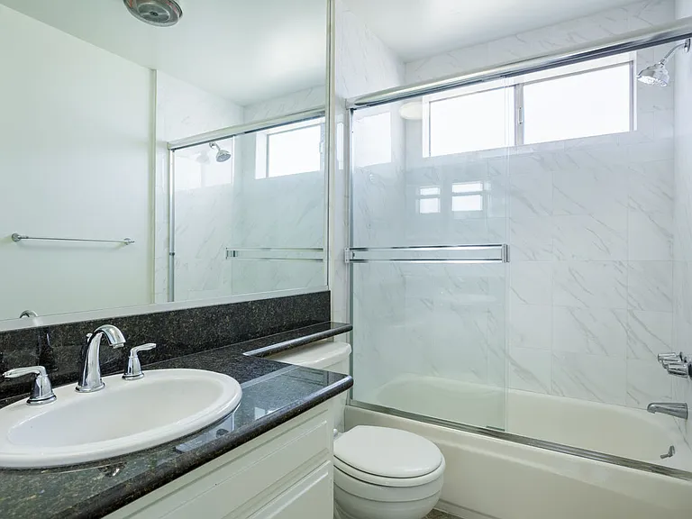 1324 Barry Ave #8 — Photo 18