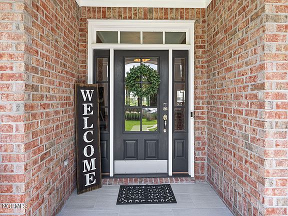 4th image of 1009 Layne Court NE