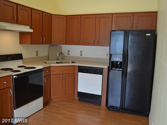 Open kitchen- great for entertaining!