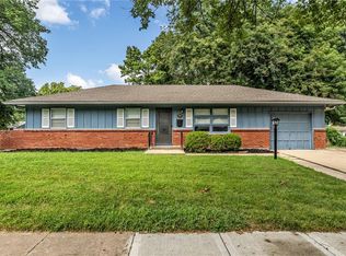 717 S Sunset Dr, Olathe, KS 66061