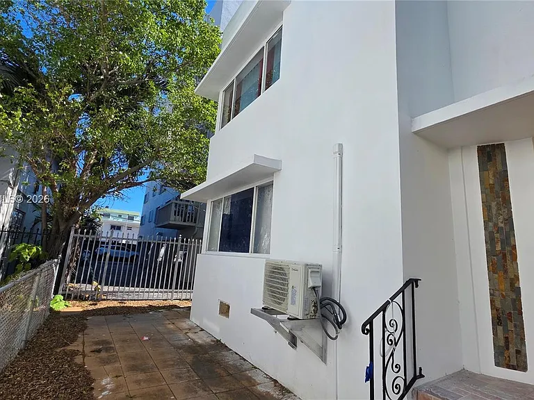 7629 Dickens Ave #4 — Photo 2