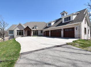 W284N4160 N Shore Dr, Pewaukee, WI 53072