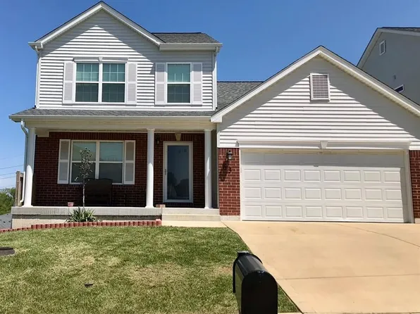63 Robinson Circle Dr, Saint Louis, MO 63136
