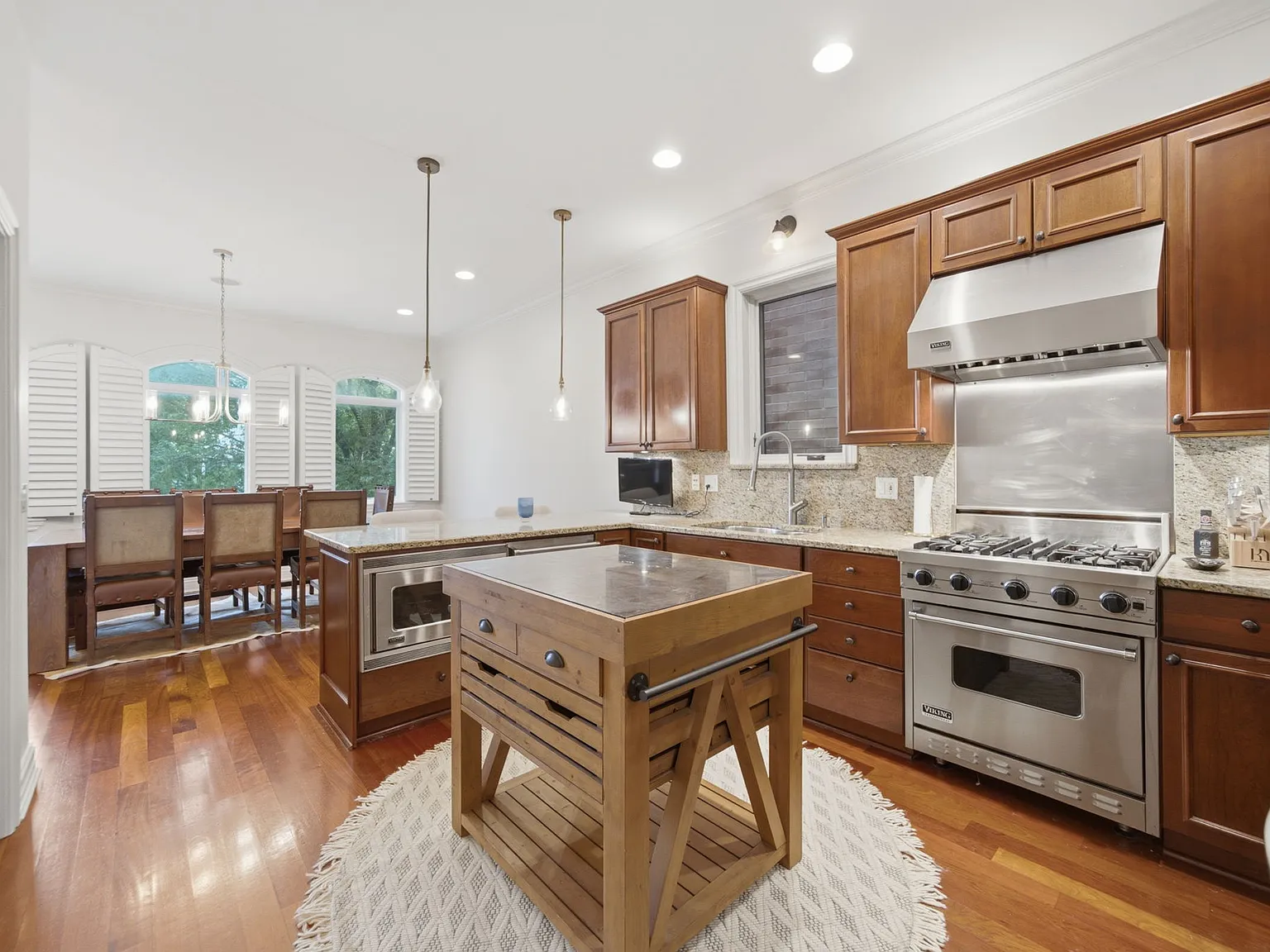 4 bed, 4.5 bath, 3600 sqft, $9,200 — Photo 4