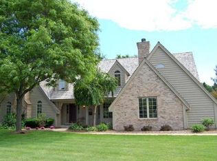 1408 Willow Dr, Delafield, WI 53018