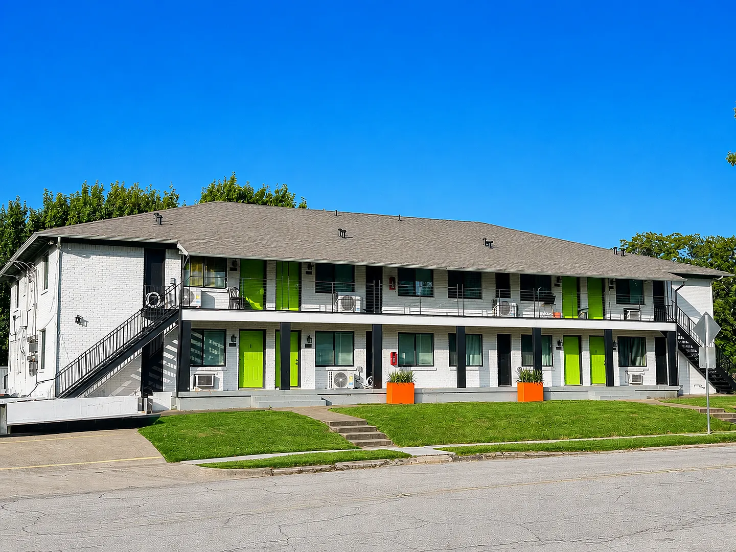 Tour Today & Save $300! Apply Within 24 Hours for Exclusive Move-In Savings — Photo 3