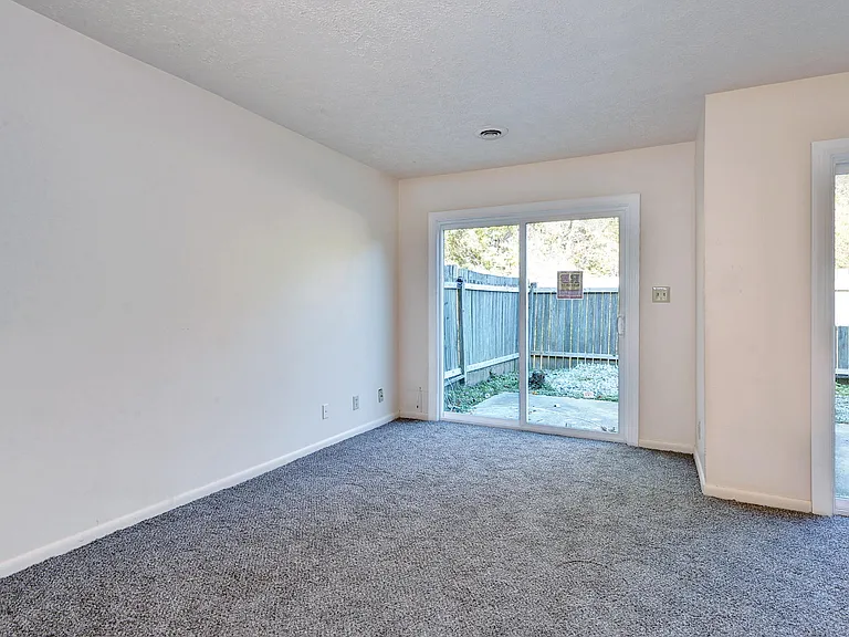 4043 Midlands Rd — Photo 9