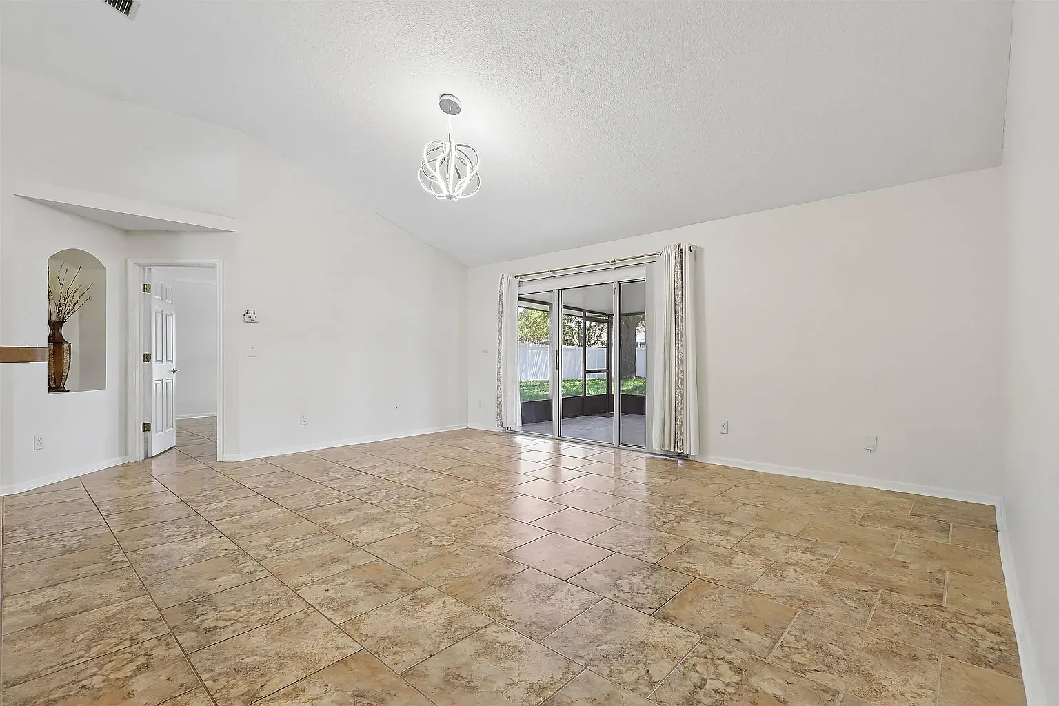 3 bed, 1420 sqft, $3,000 — Photo 4