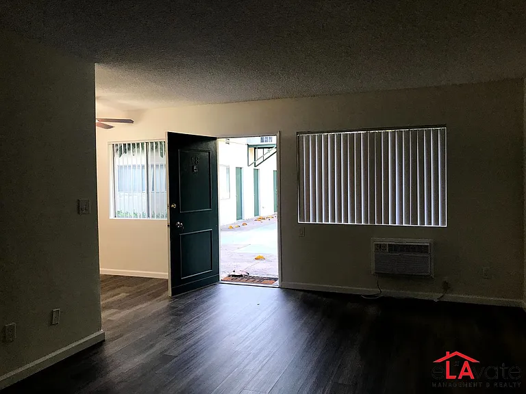 10520 Balboa Blvd — Photo 8
