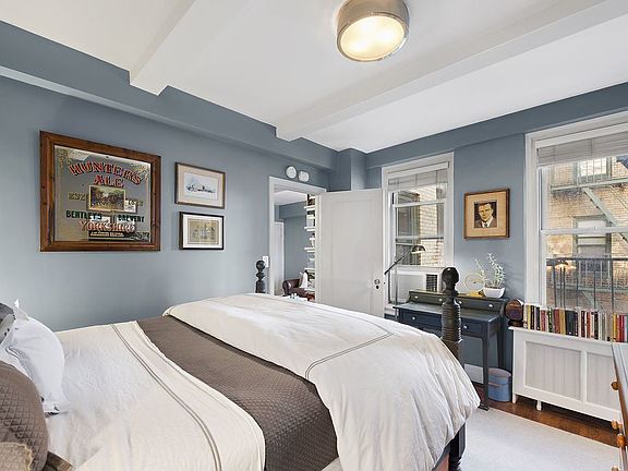 3rd image of 325 W 45th St #920