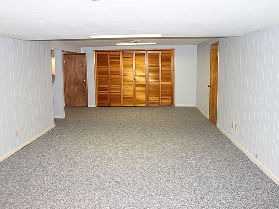 rec room w/wall of closets
