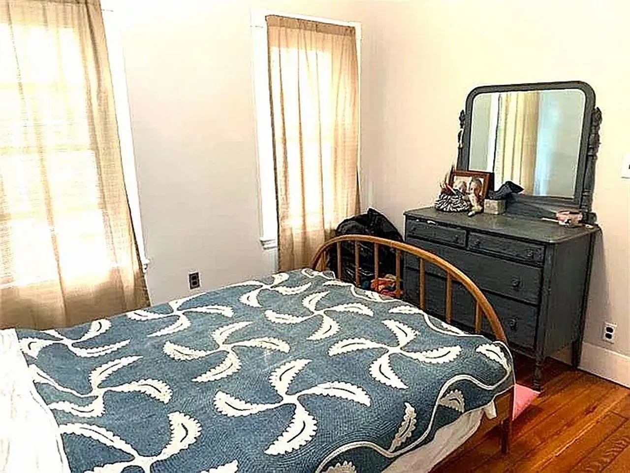 Porter Square / Davis Square / Spring Hill area, 4 bedroom, 1 bathroom apartment — Photo 1