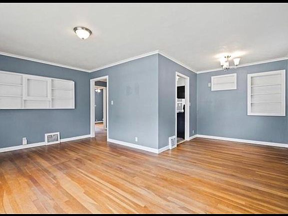 4th image of 4448 Booth St