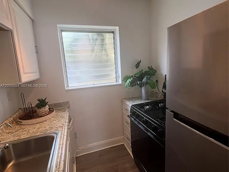 7720 Harding Ave #9 — Photo 12