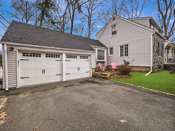 4th image of 88 Oakwood Dr