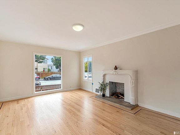 4th image of 160 Eucalyptus Drive