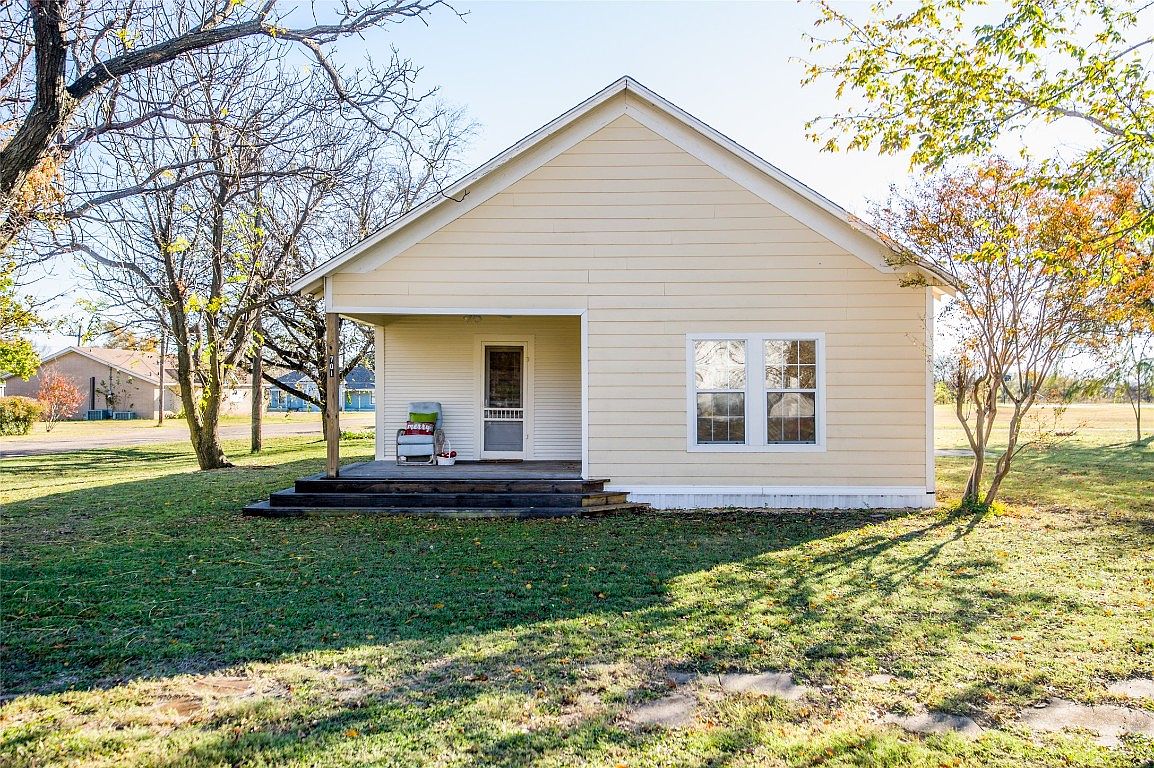 701 Pecan St, Forreston, TX 76041 Zillow