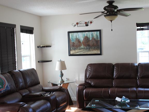 4th image of 640 Orchid St