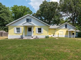 833 Longfellow Ave, Wood River, IL 62095