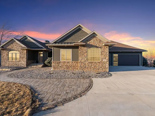 202 Linden Dr, Madison, SD 57042