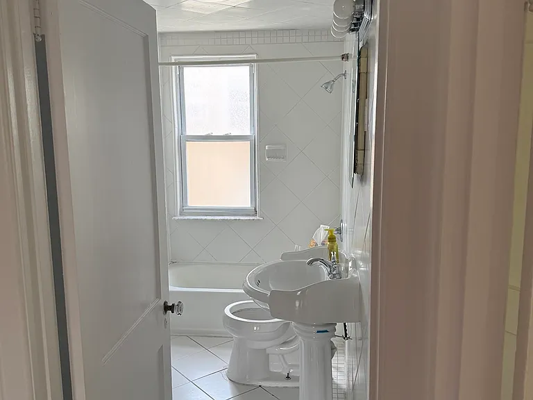 606 Penfield Ave #3 — Photo 4