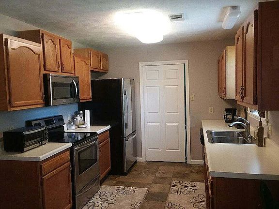 3rd image of 2895 Clifton Dr