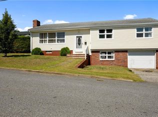 14 Hollins Dr, Cranston, RI 02920