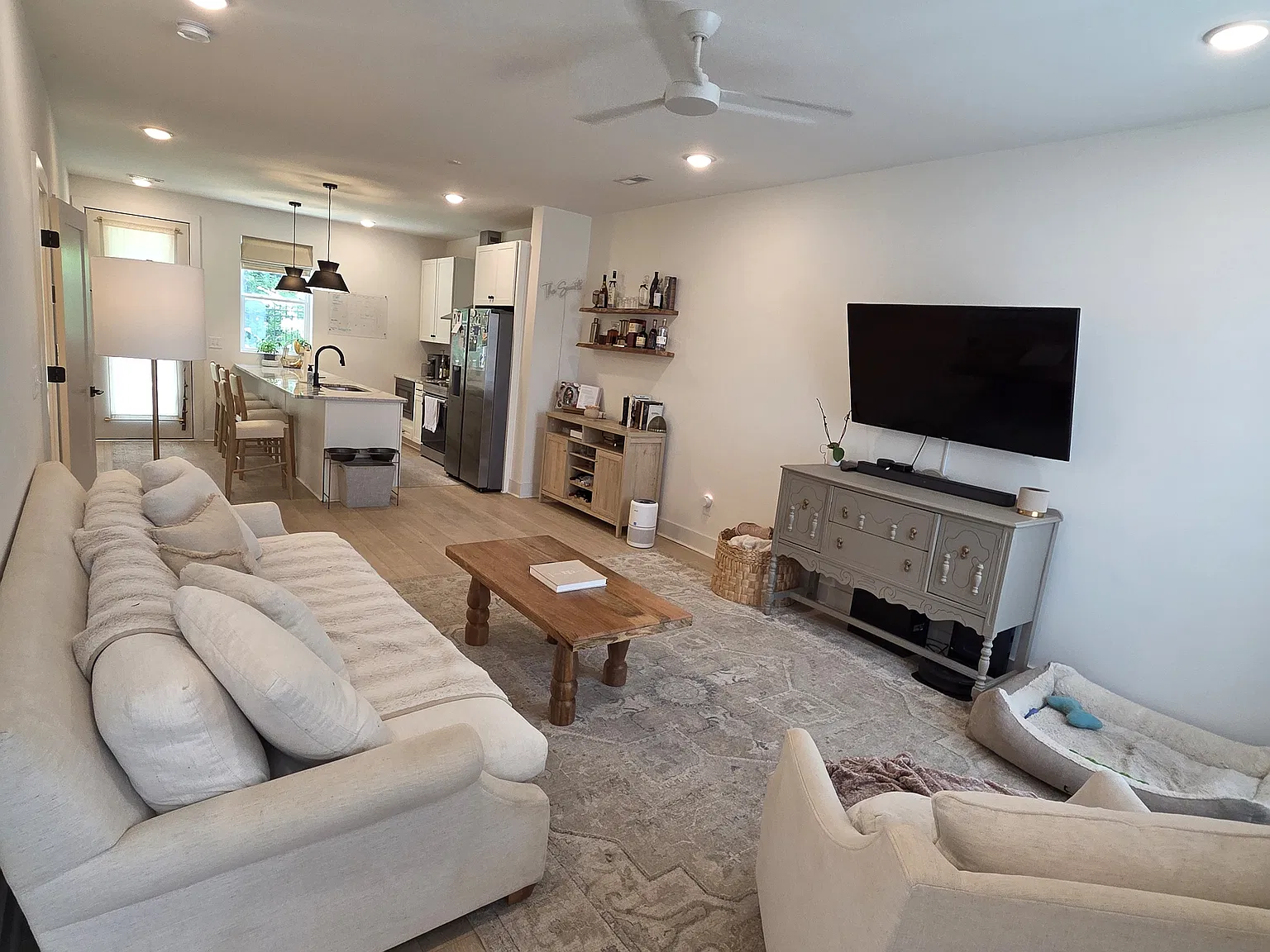 3 bed, 2.5 bath, 1782 sqft, $1,999 — Photo 3