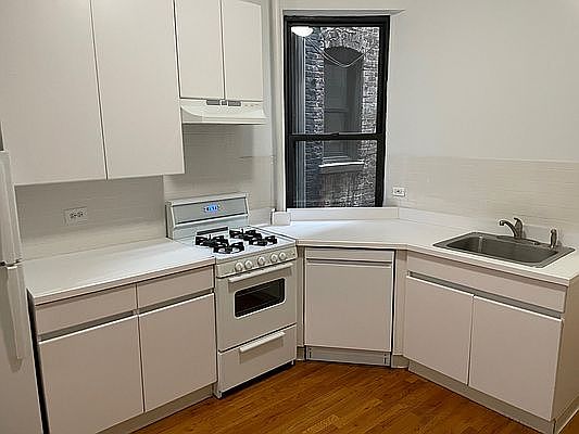 5th image of 732 Amsterdam Ave APT 3S