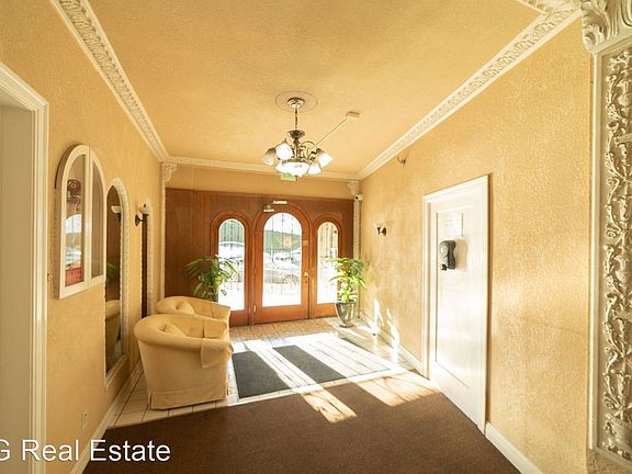 4th image of 743 Warfield Ave #2