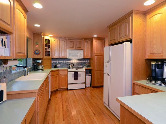 4th image of 1655 NW Marmot Ct