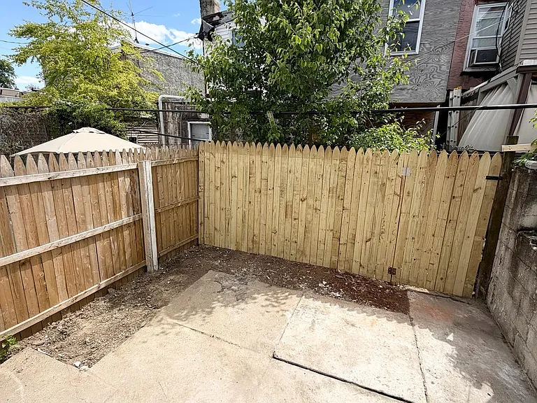 240 W Ontario St #1 — Photo 14
