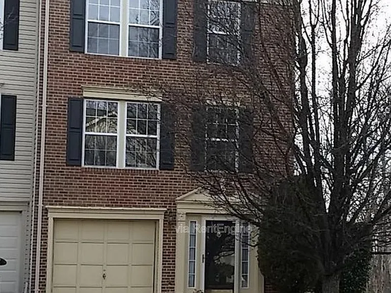 4710 Turnberry Dr — Photo 1