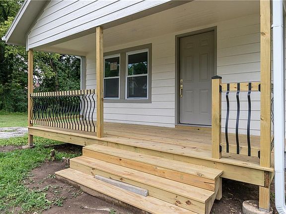 3rd image of 2563 Alden St