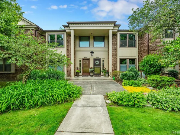 4420 Knightsbridge Ln, Orchard Lake, MI 48323