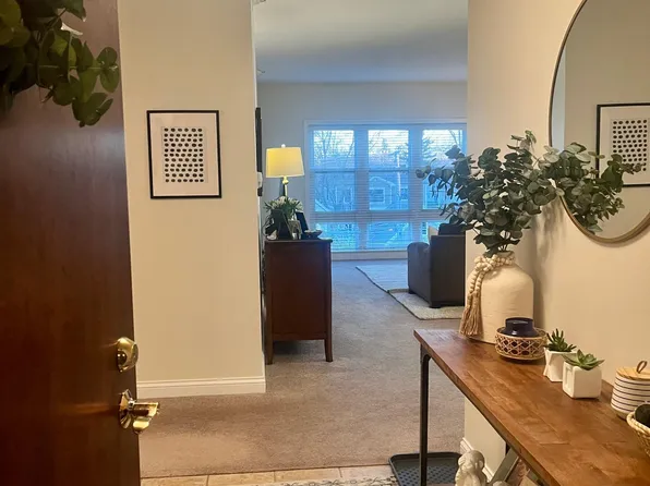 300 E Church St Unit 307, Libertyville, IL 60048